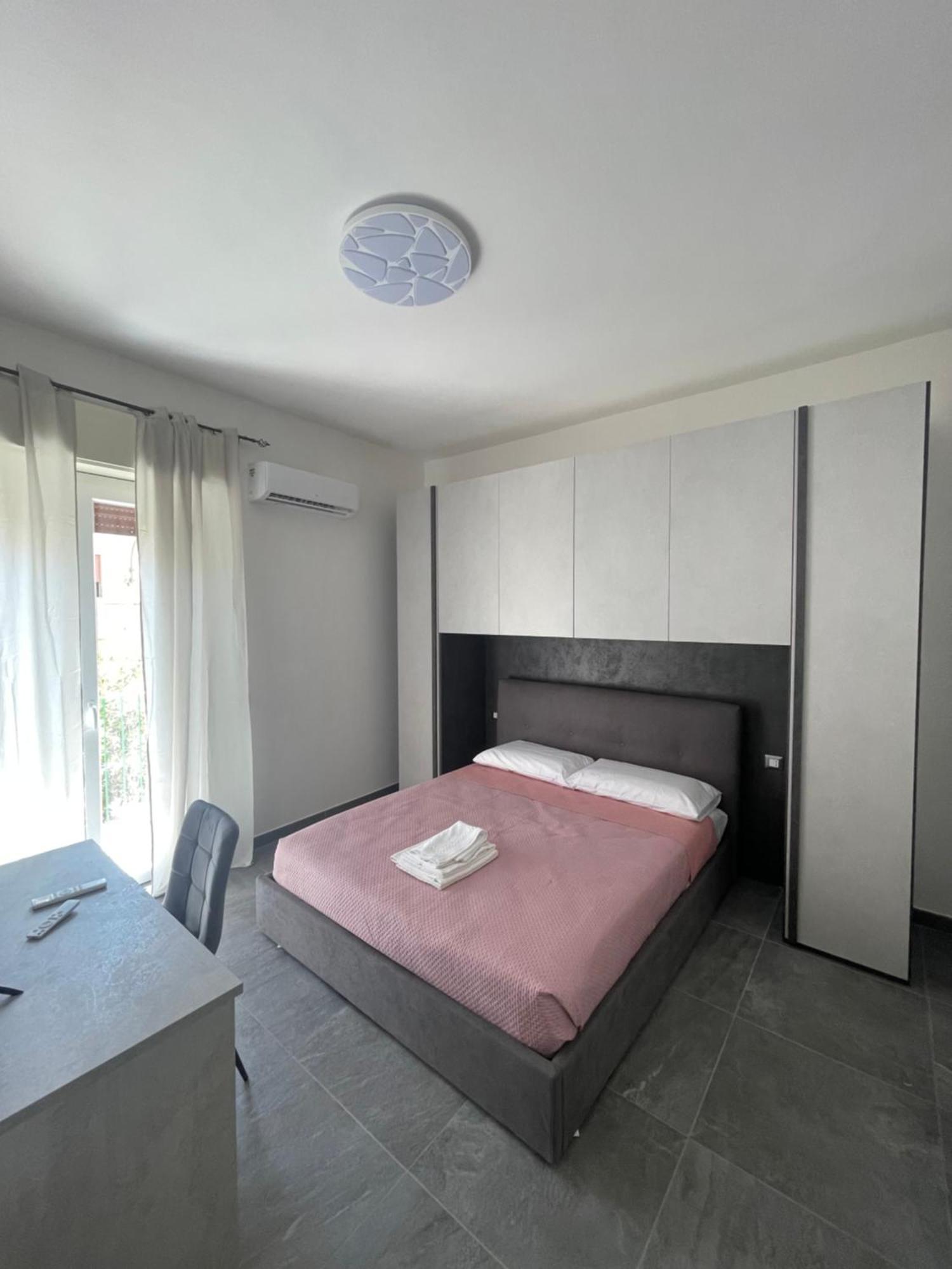 Leos Rooms 칼타니세타 외부 사진