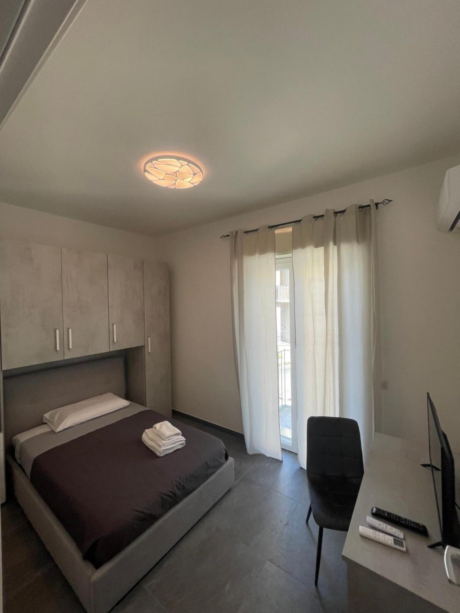 Leos Rooms 칼타니세타 외부 사진