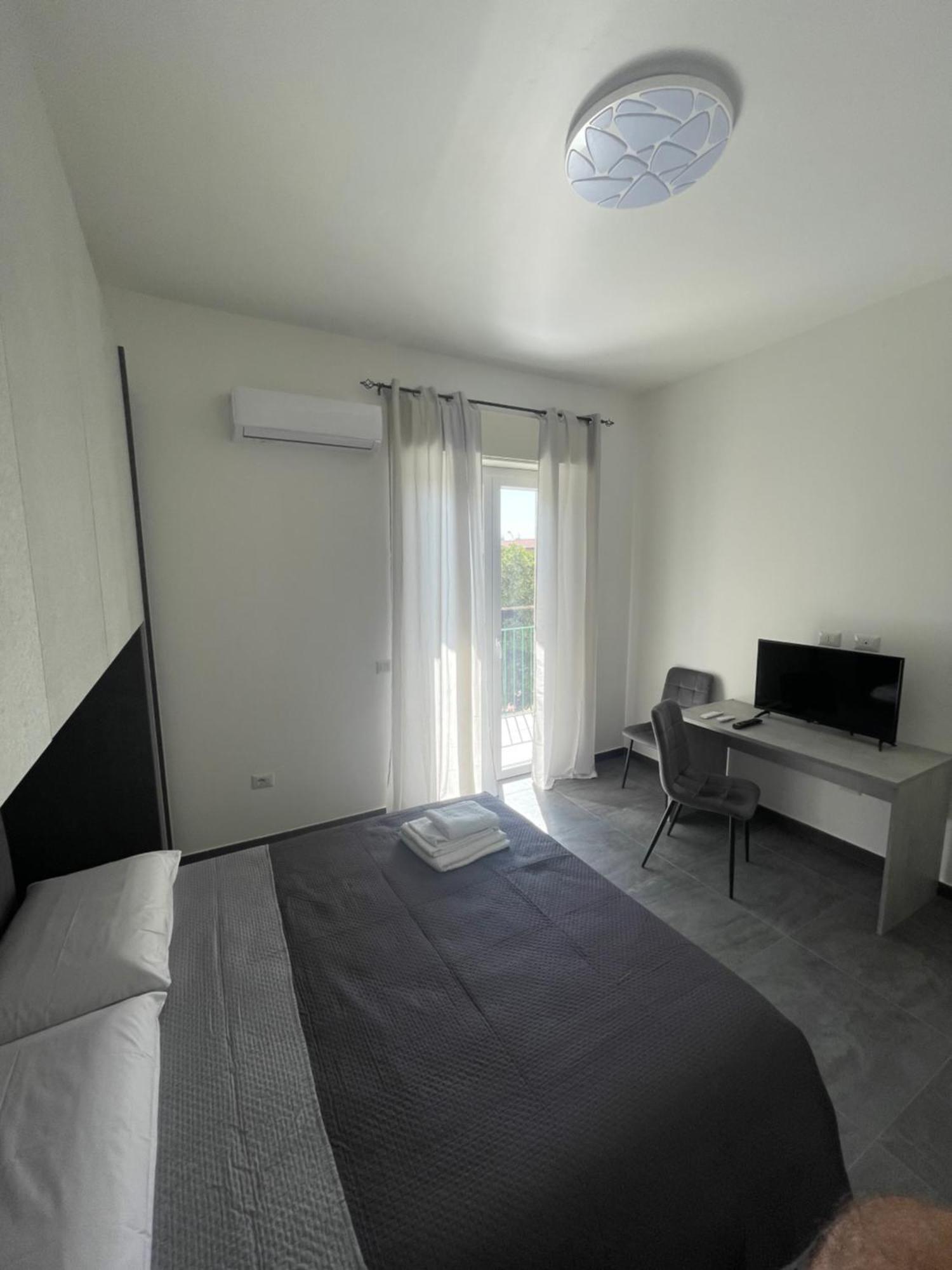 Leos Rooms 칼타니세타 외부 사진