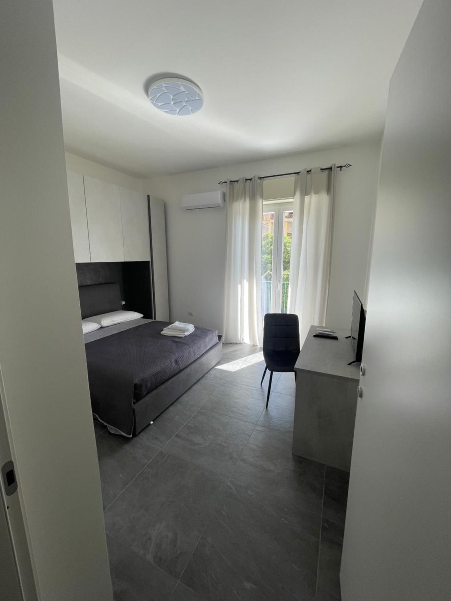 Leos Rooms 칼타니세타 외부 사진
