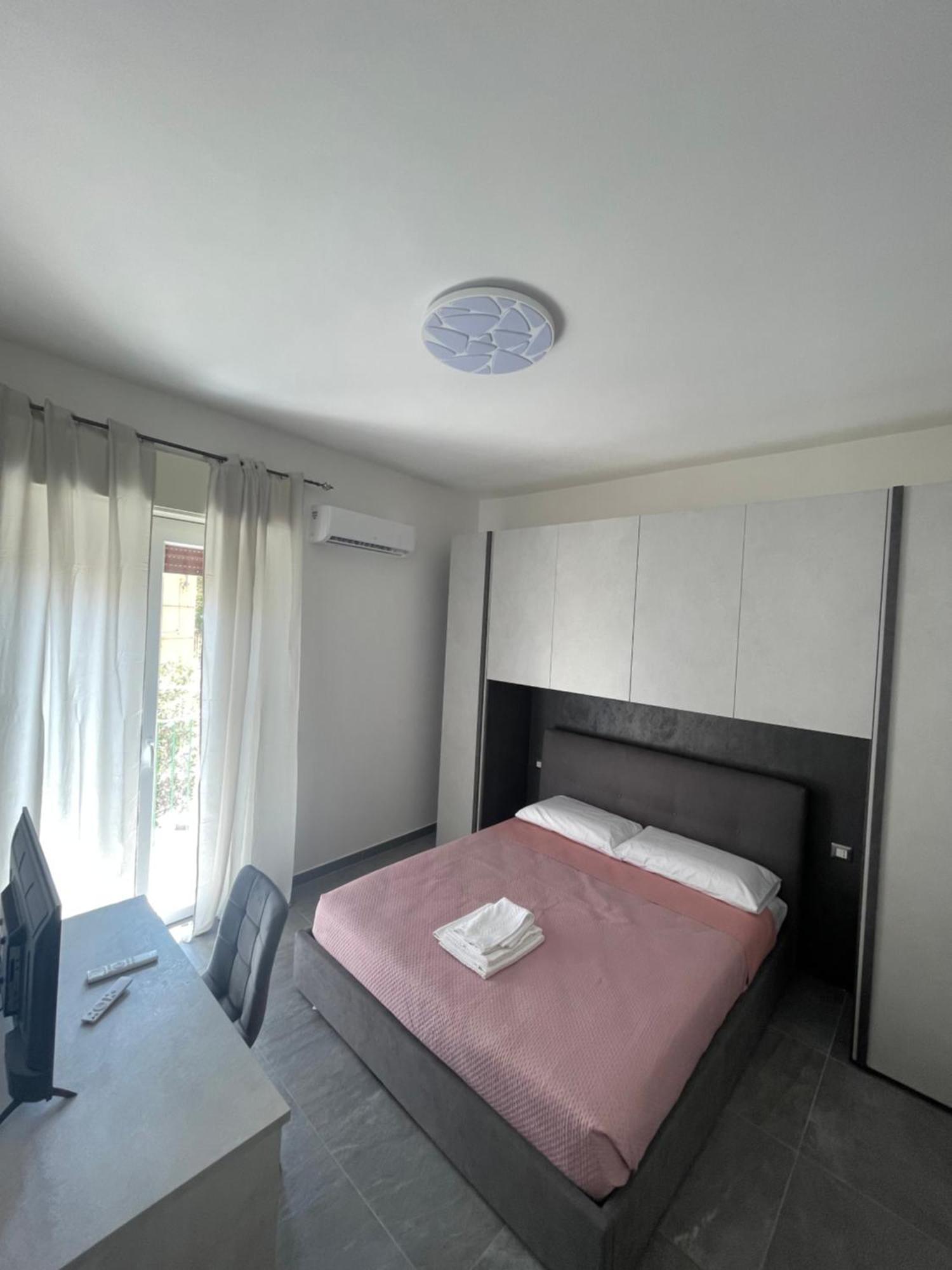 Leos Rooms 칼타니세타 외부 사진